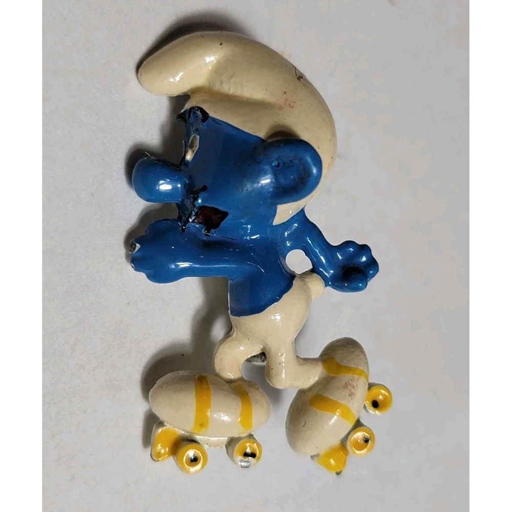 Vintage Smurfs Roller Skating Pin Metal Figure Peyo 1.5" Collectible